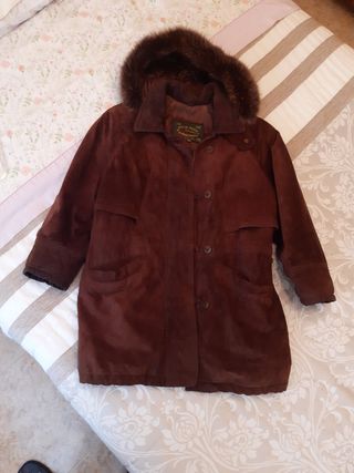Abrigo Piel De Ante talla 42 con gorro 3/4