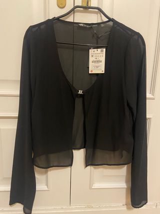 Chaqueta corta M gasa ZARA NUEVA etiqueta fiesta. 