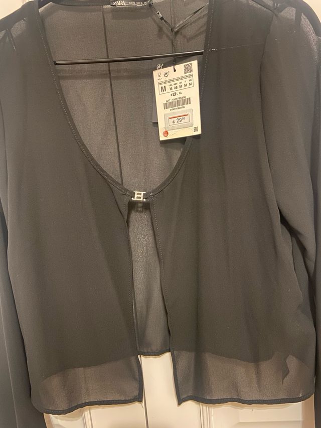 Chaqueta corta M gasa ZARA NUEVA etiqueta fiesta. 