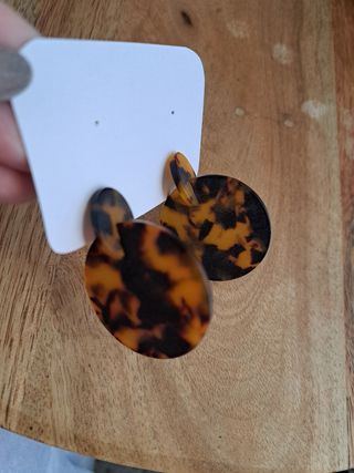 Pendientes con estampado de carey