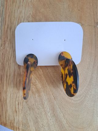 Pendientes con estampado de carey