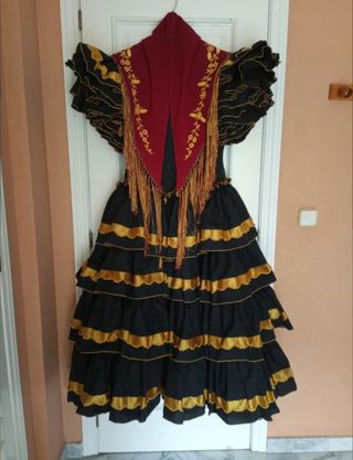 Vestido de gitana/flamenca negro-dorado + mantón