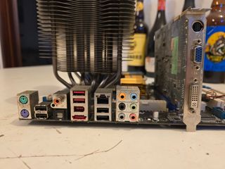PC cpu Intel Q6600 gpu AMD HD 2400XT ram 6Gb