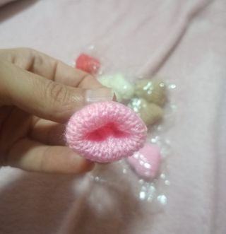 LOTE 5 PARES PENDIENTES GORRO COLORES DE LANA