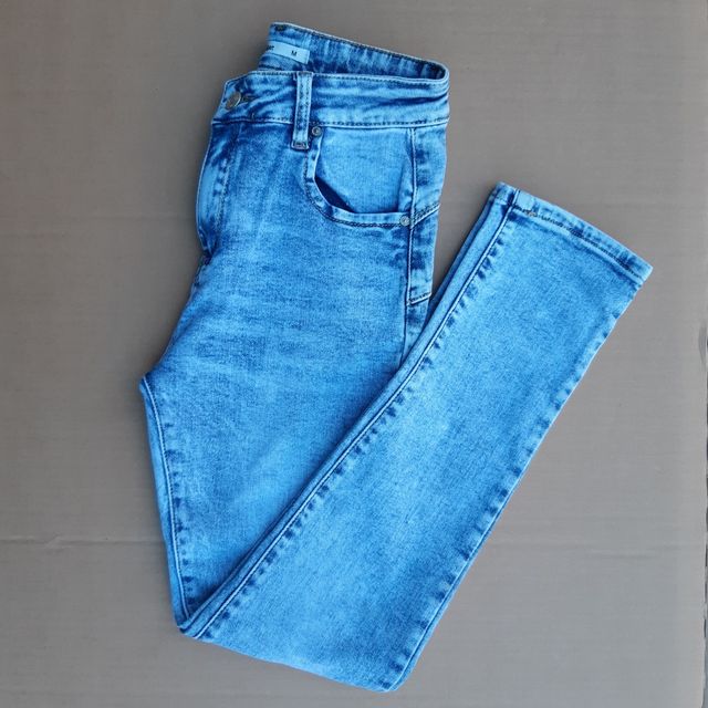 Jeans taglia M e due omaggi