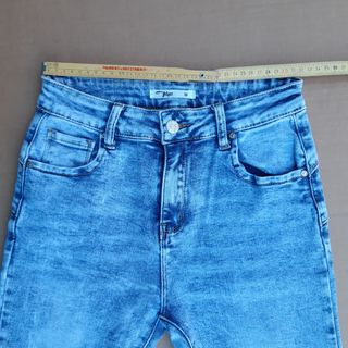 Jeans taglia M e due omaggi