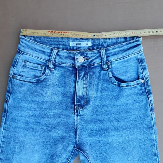 Jeans taglia M e due omaggi