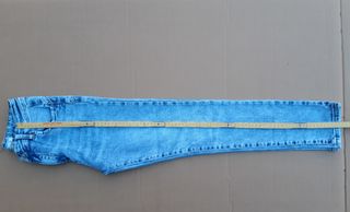 Jeans taglia M e due omaggi