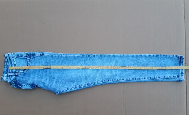 Jeans taglia M e due omaggi