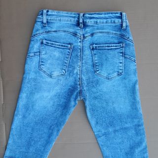 Jeans taglia M e due omaggi