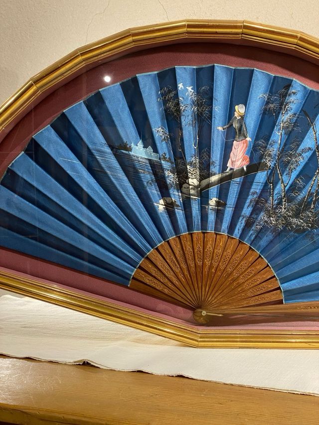 Abanico antiguo de seda pintada