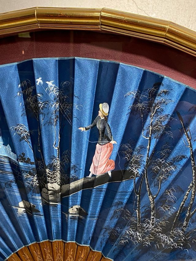 Abanico antiguo de seda pintada