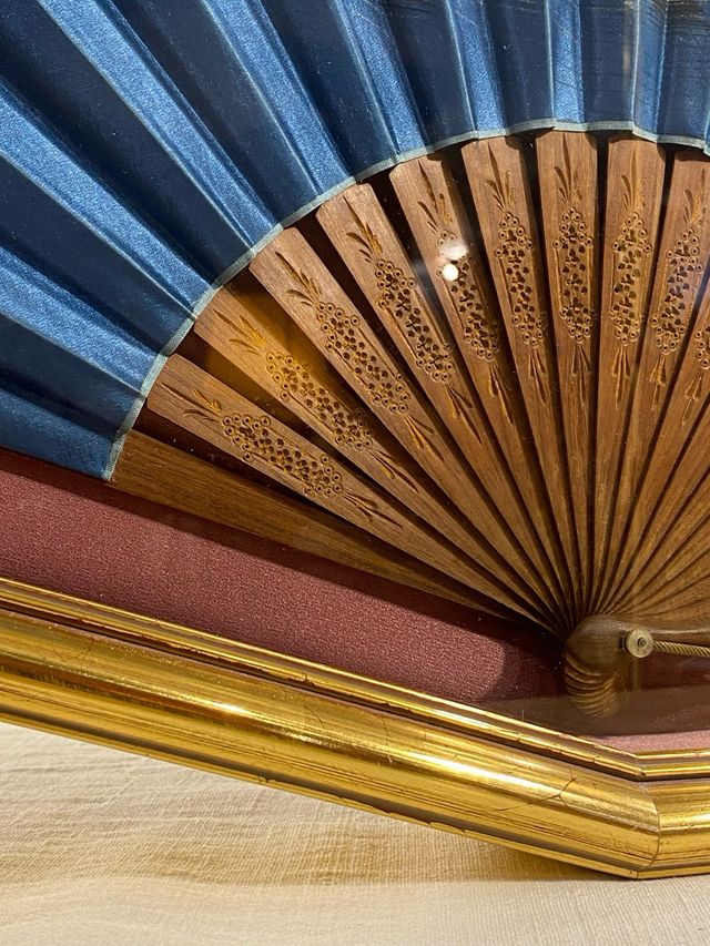 Abanico antiguo de seda pintada