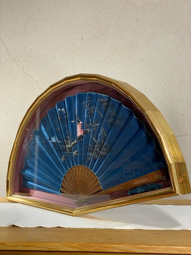 Abanico antiguo de seda pintada