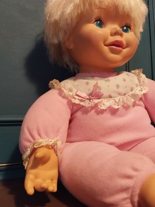 MUÑECA AÑOS 90 HASBRO CON SONIDO