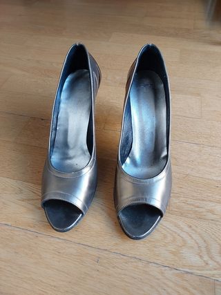 Ofertón! Zapatos salón dorados 40. Ideales fiesta 