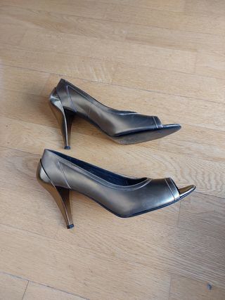 Ofertón! Zapatos salón dorados 40. Ideales fiesta 
