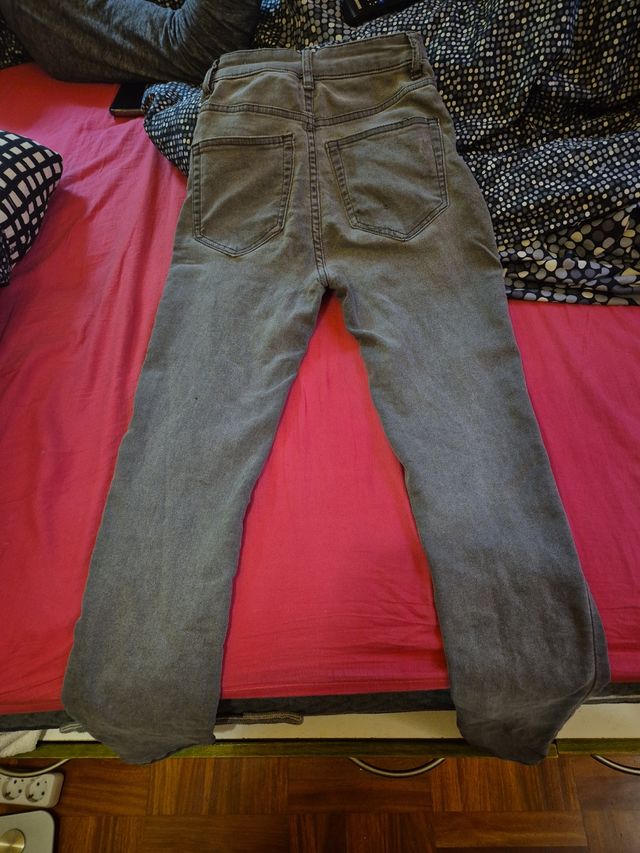 Pantalón pull&bear gris