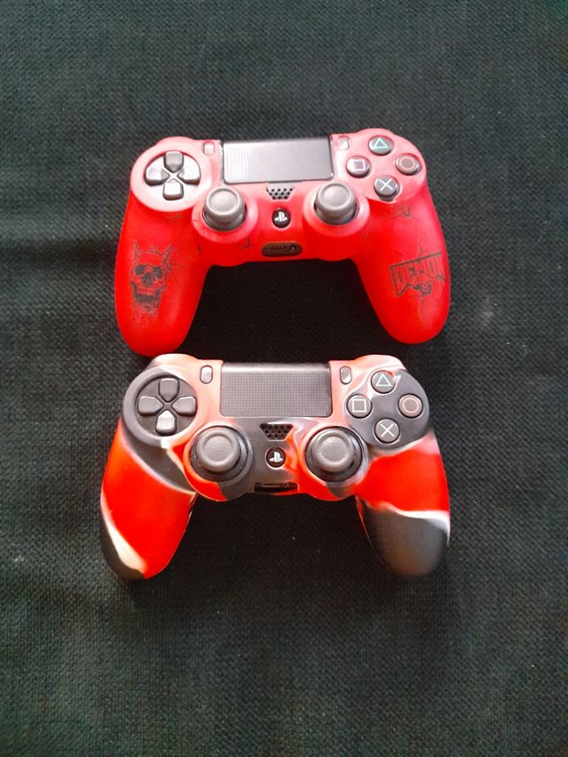 PlayStation 4. 1 TB. Con dos mandos y un cargador