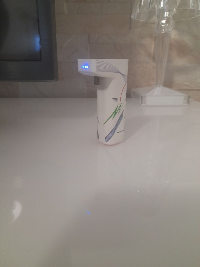 PlayStation 4. 1 TB. Con dos mandos y un cargador