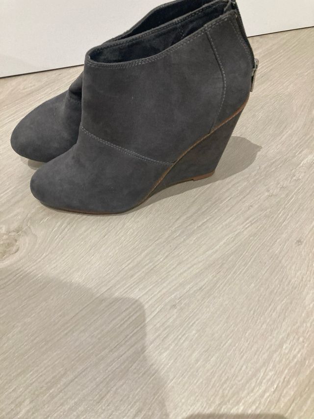 Botin gris talla 38