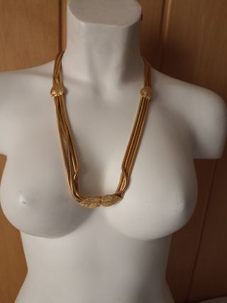 COLLAR Y PULSERAS DORADOS