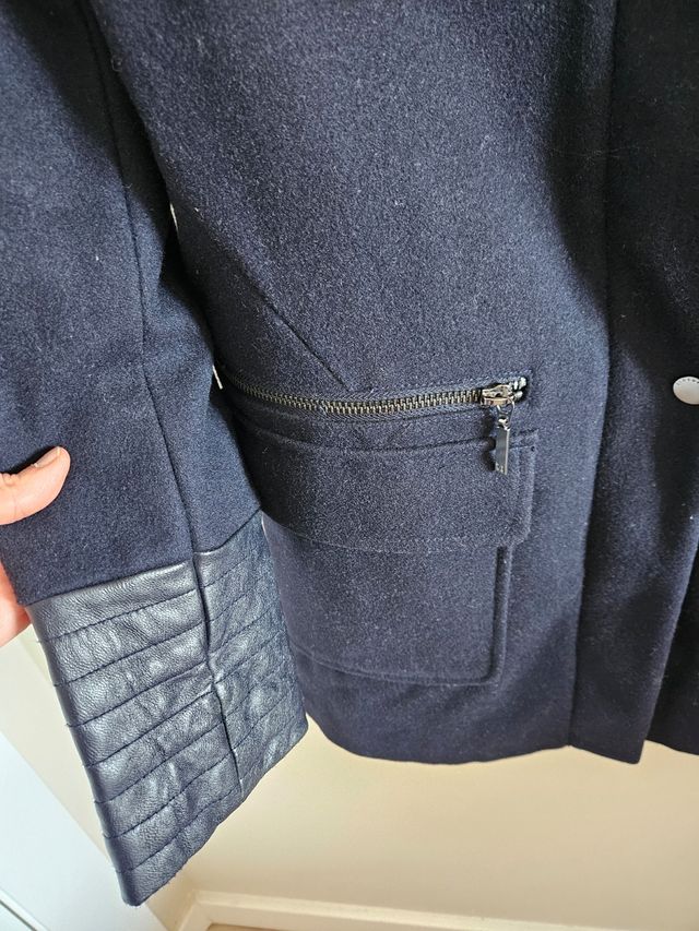 Abrigo mujer con capucha pelo