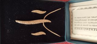 Conjunto de pendientes y gargantilla