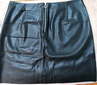 FALDA DE PIEL SINTETICA COLOR NEGRO TALLA 44