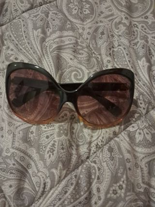 Occhiali da sole in plastica