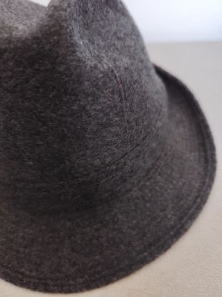Cappello uomo con falda 