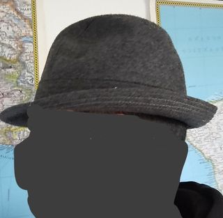 Cappello uomo con falda 