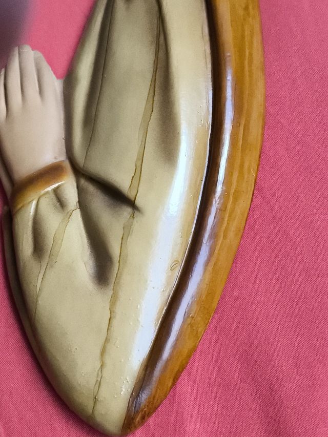 PRECIOSA VIRGEN REZANDO DECORACIÓN PARA COLGAR