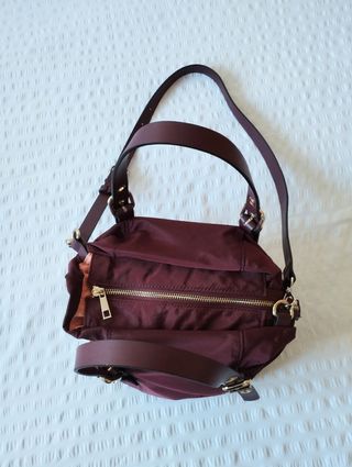 Bolso city nailon color burdeos