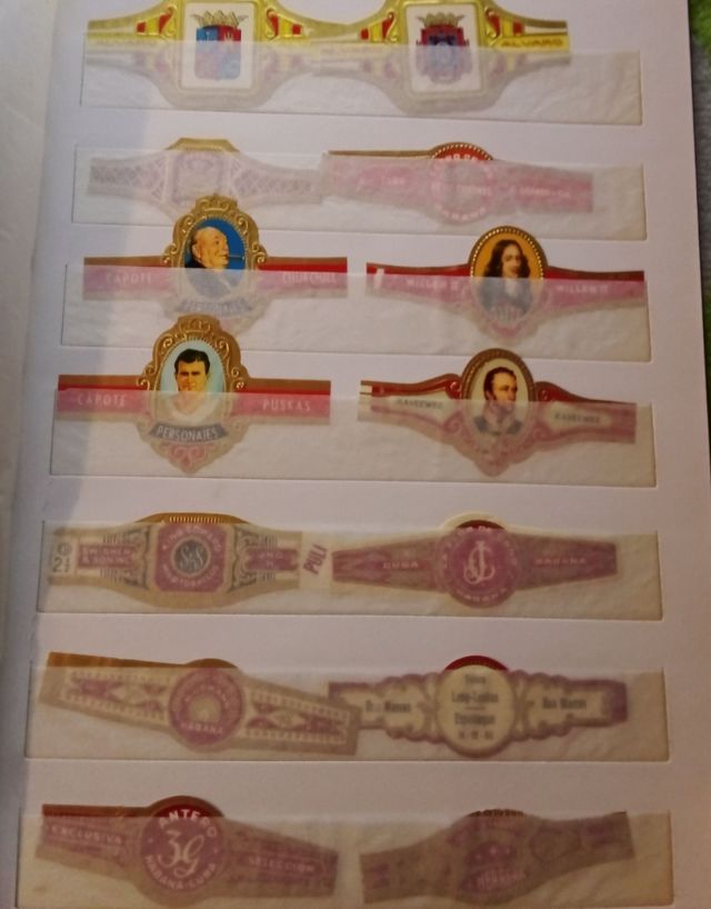 Colección más de 250 sellos y  25 vitolas