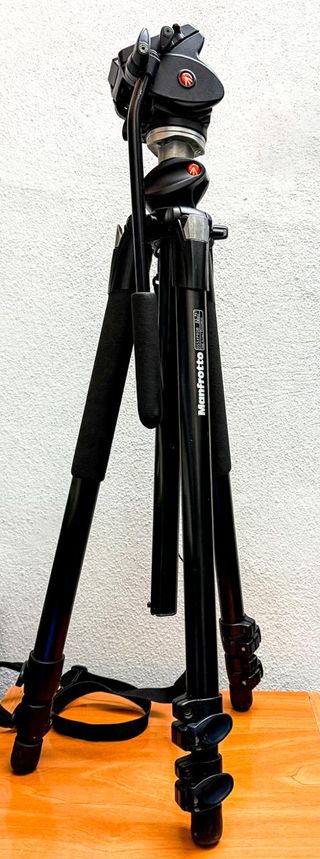 Tripode Manfrotto 055XPROB con cabezal 701HDV
