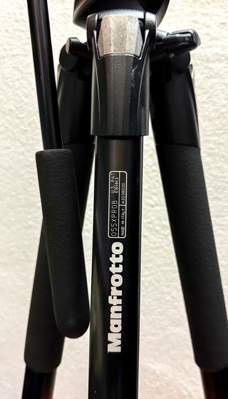Tripode Manfrotto 055XPROB con cabezal 701HDV