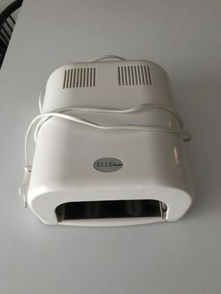 Secador lámpara manicura marca Elle.