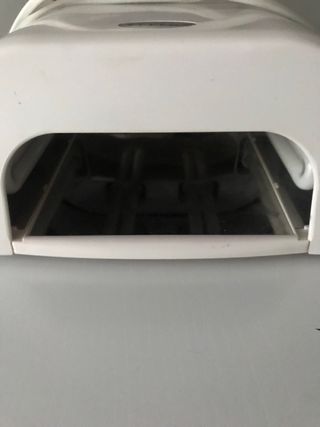 Secador lámpara manicura marca Elle.