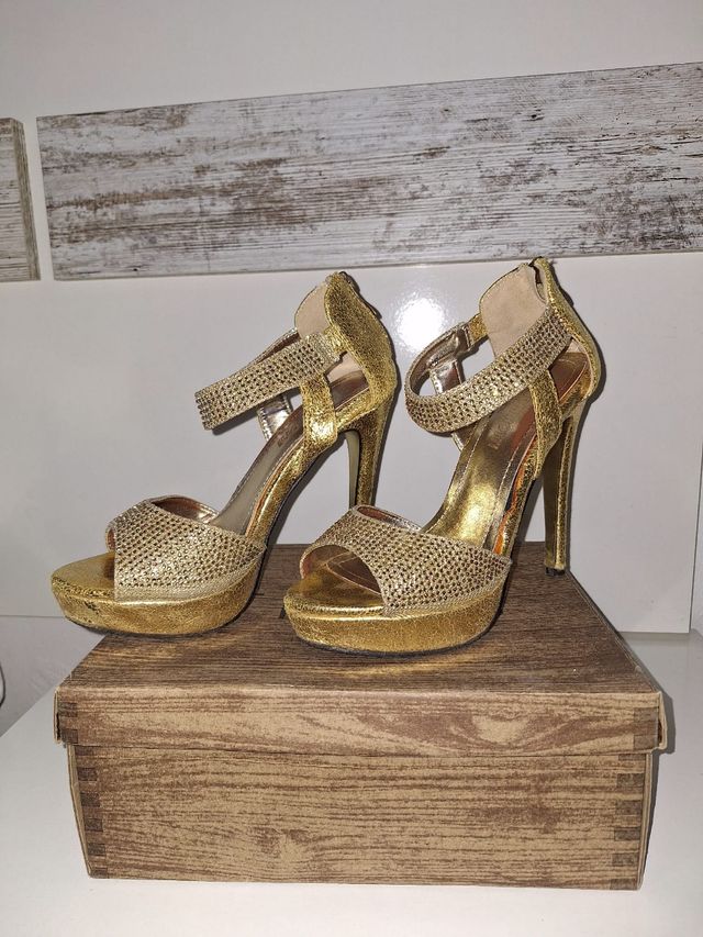 Zapatos dorados
