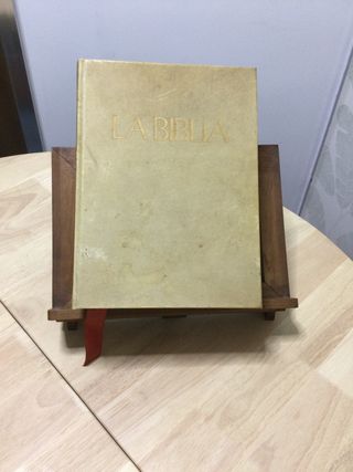 La Biblia ediciones Giner 1970 con Atril incluido