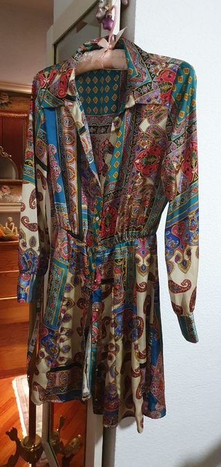 Vestido Zara estampado corto camisero