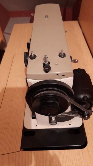 Máquina coser eléctrica con mueble