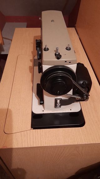 Máquina coser eléctrica con mueble
