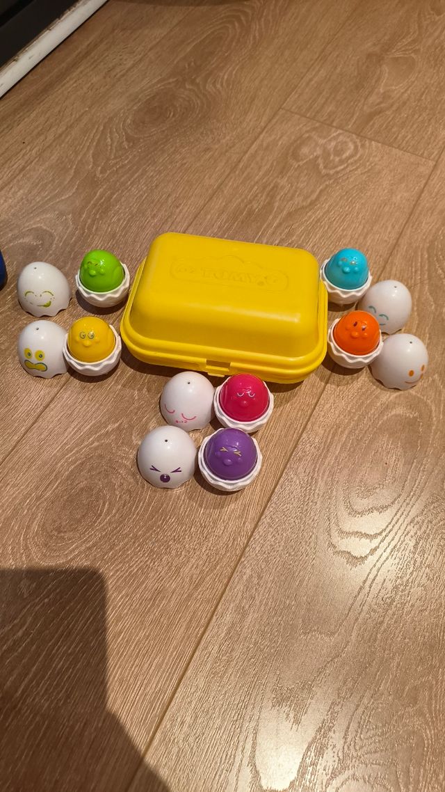 Juguete de huevos con encaje y sonido