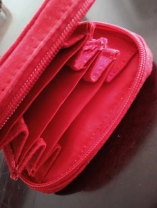 Monedero rojo de lona