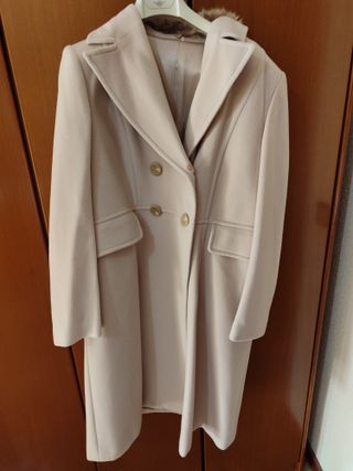 Abrigo de paño con piel beige claro