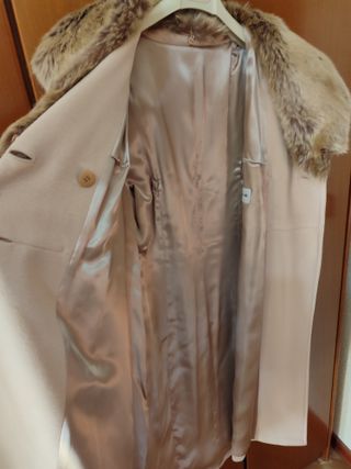 Abrigo de paño con piel beige claro