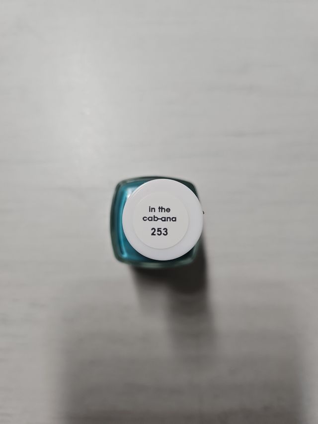 Smalto per unghie blu Essie