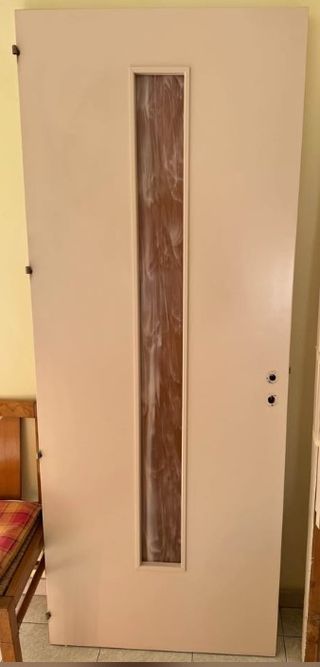 Porte in legno per interni color albicocca pallido